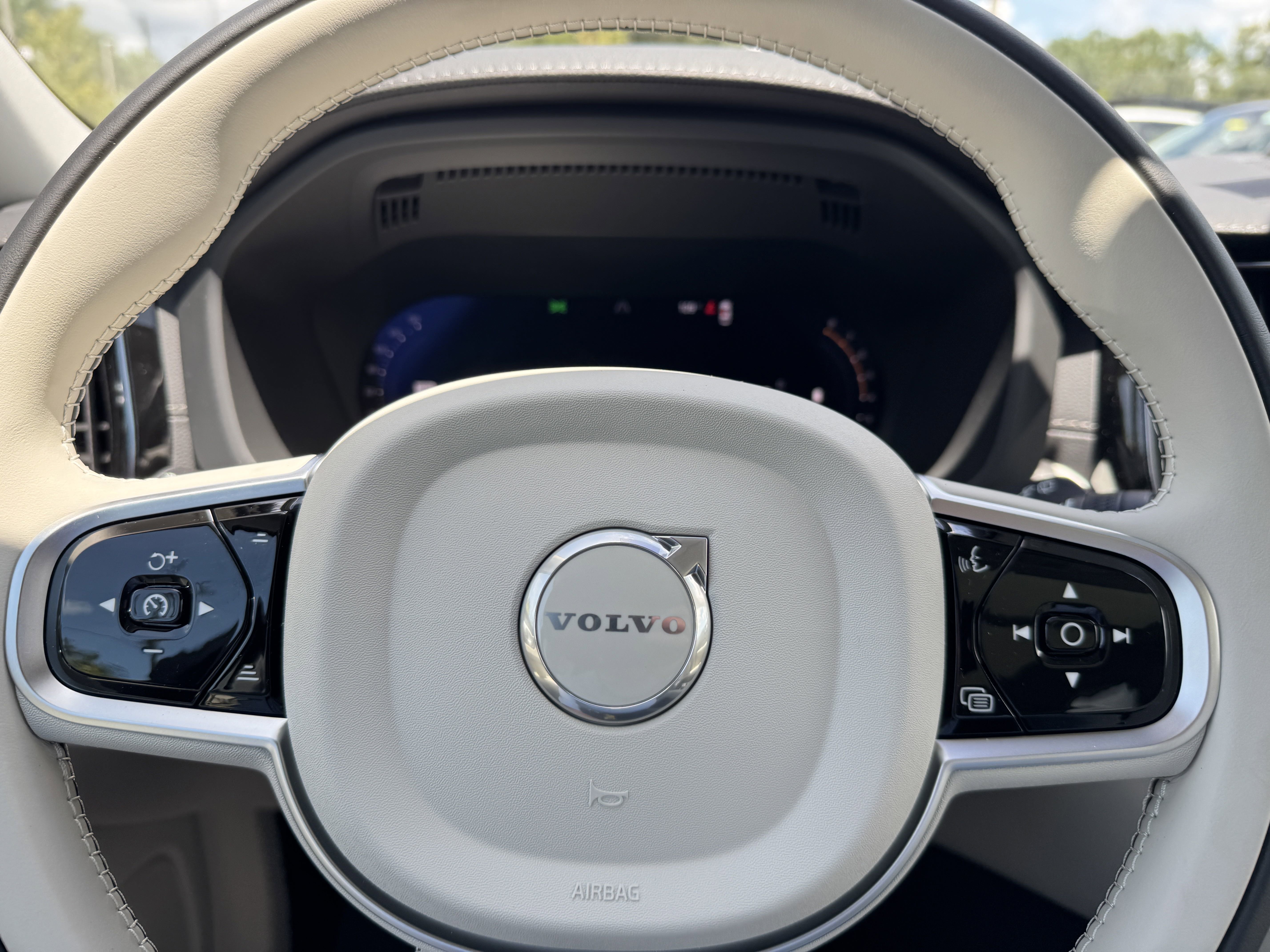 New 2026 Volvo XC60 B5 Ultra w/ Protection Package image 29