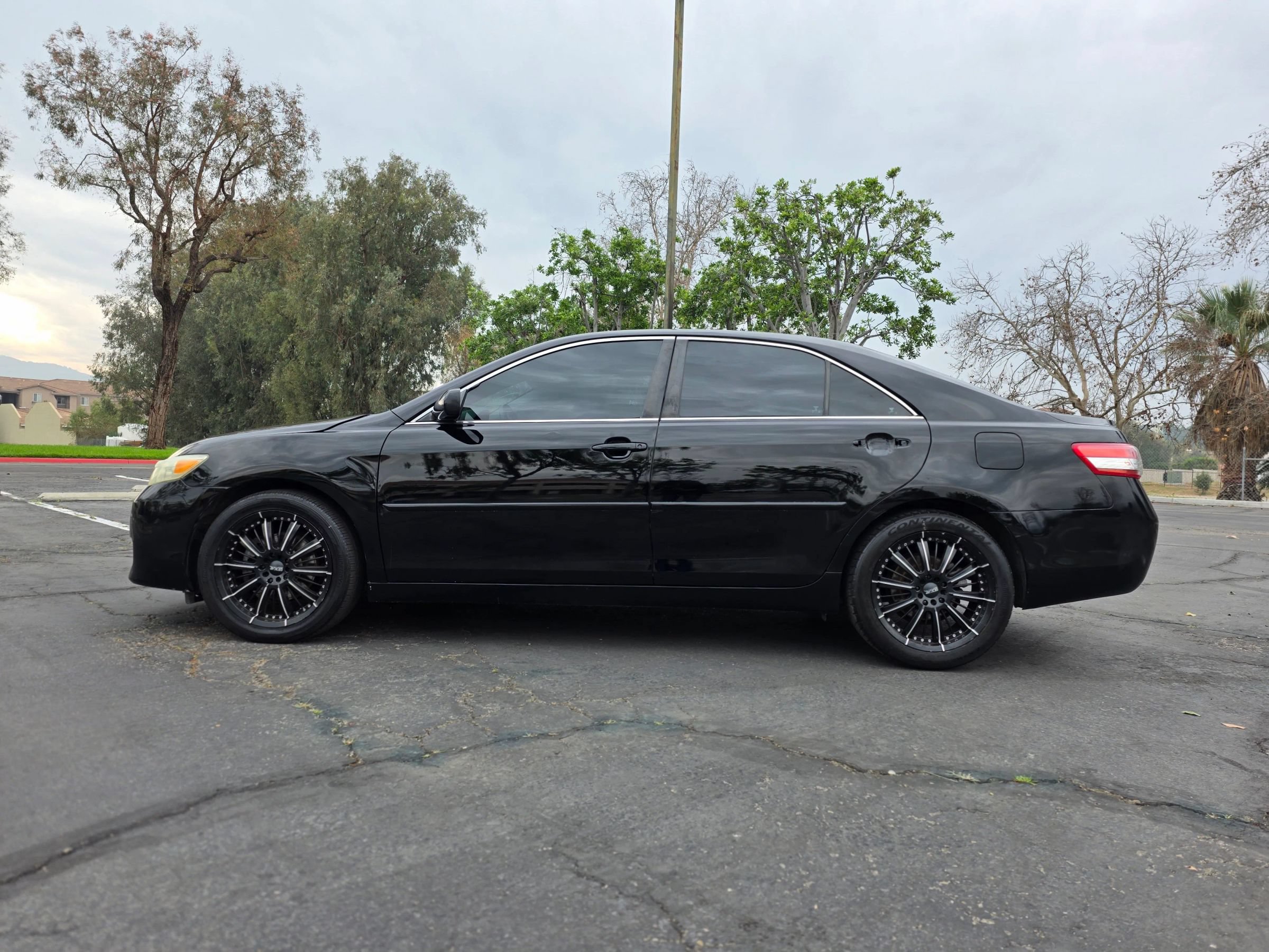 Used 2010 Toyota Camry LE FWD image 6