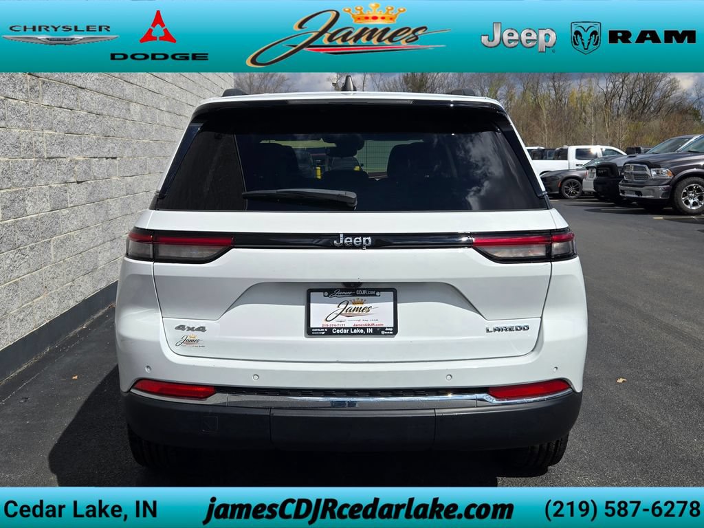 Used 2023 Jeep Grand Cherokee Laredo w/ Luxury Tech Group I AWD/4WD image 4