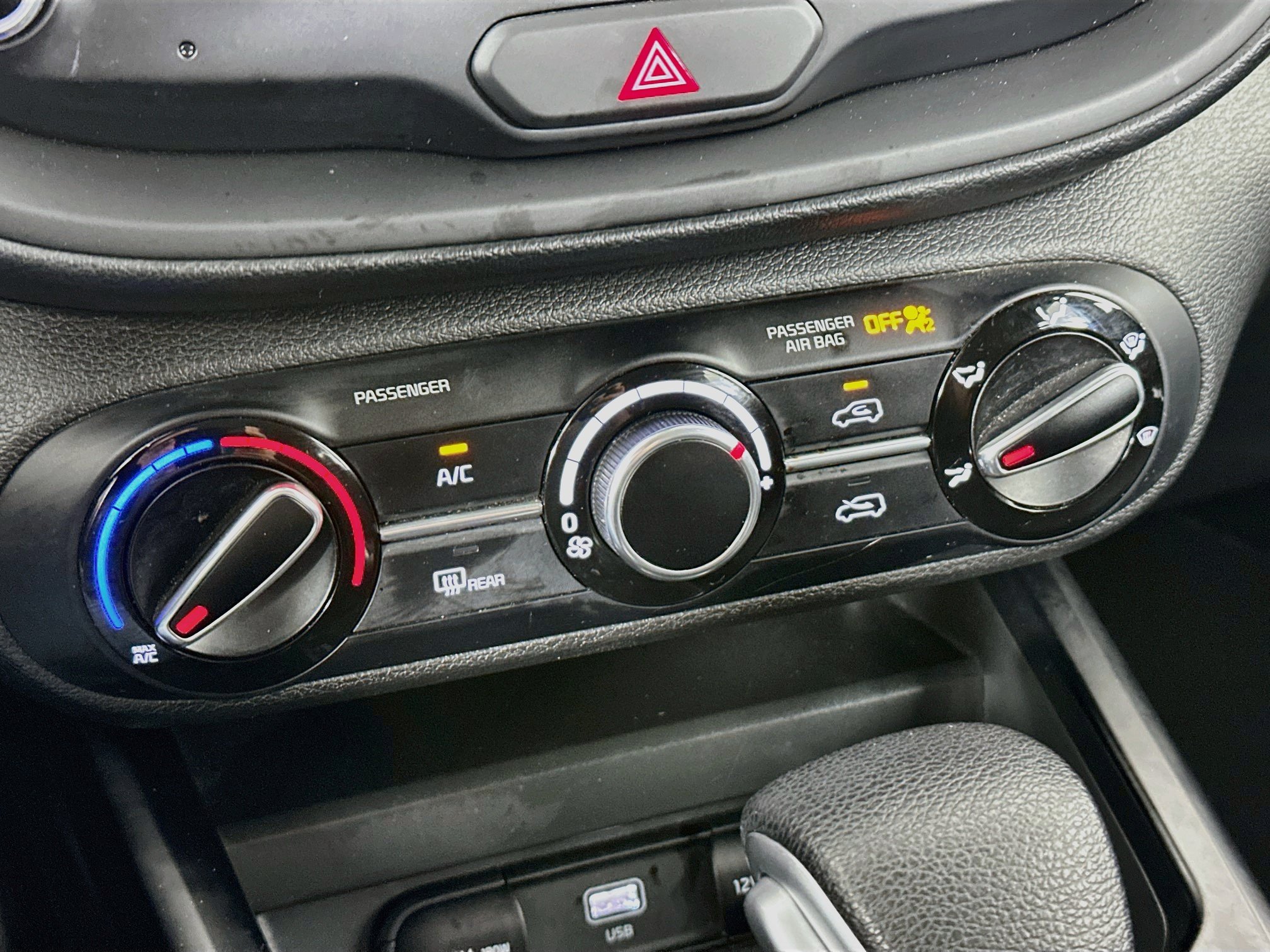 Used 2025 Kia Soul LX w/ LX Technology Package FWD image 23