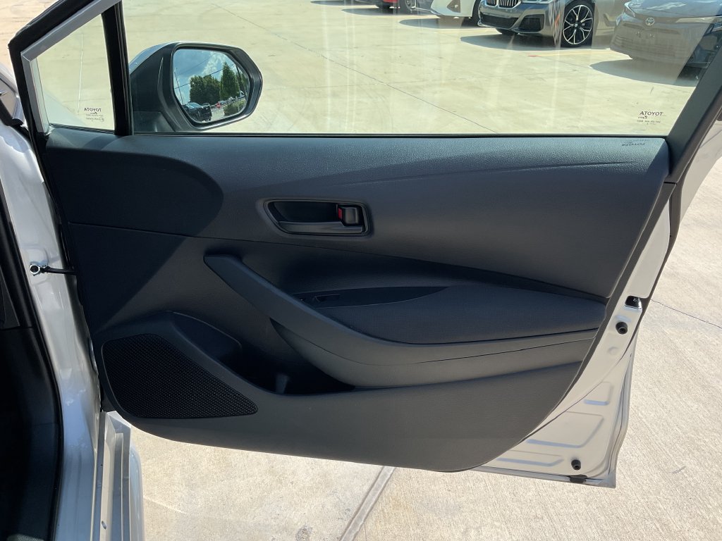 Used 2025 Toyota Corolla LE FWD image 16