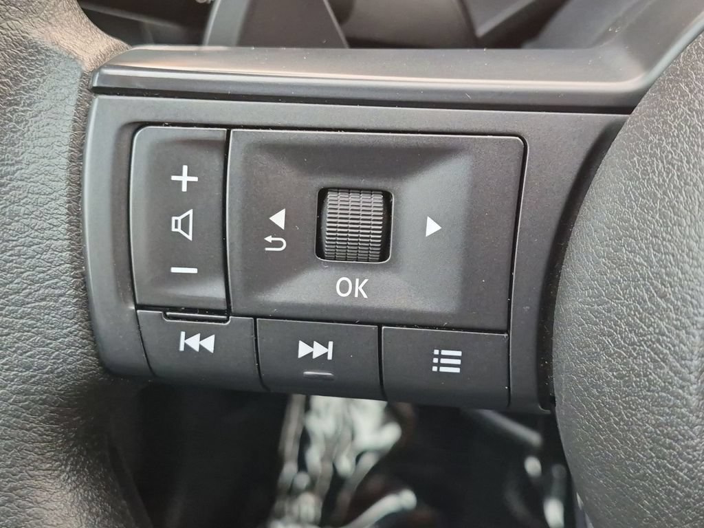 Used 2024 Nissan Rogue S AWD/4WD image 15