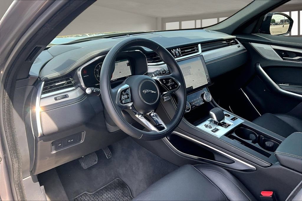 Used 2026 Jaguar F-PACE R-Dynamic S image 13