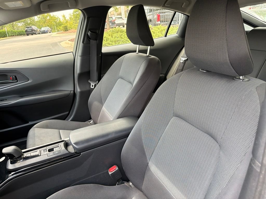 Used 2025 Toyota Prius LE FWD image 9