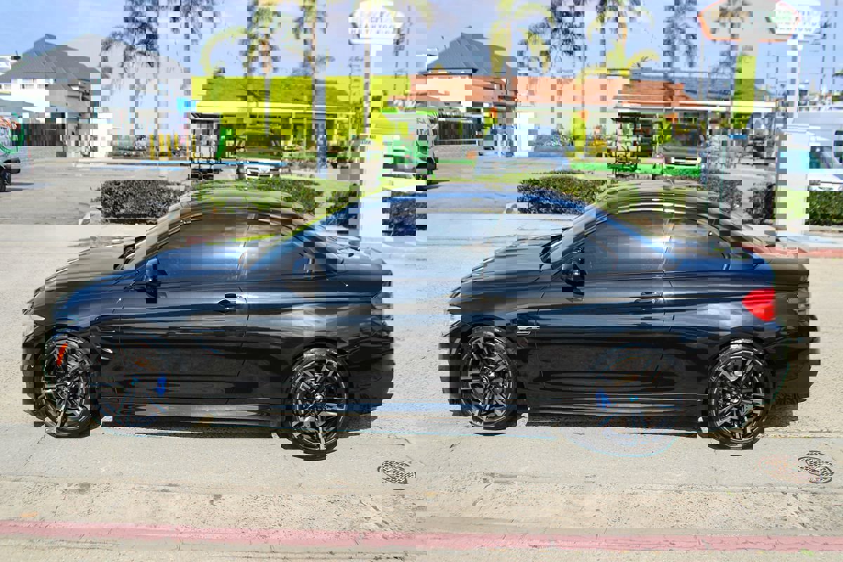 Used 2015 BMW M4 Convertible image 3