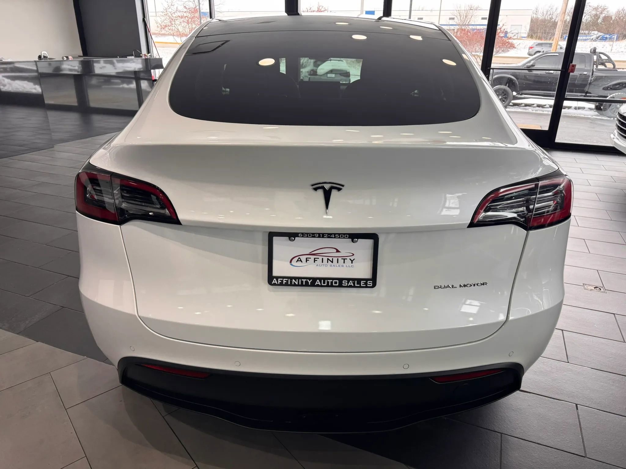 Used 2022 Tesla Model Y Long Range image 4