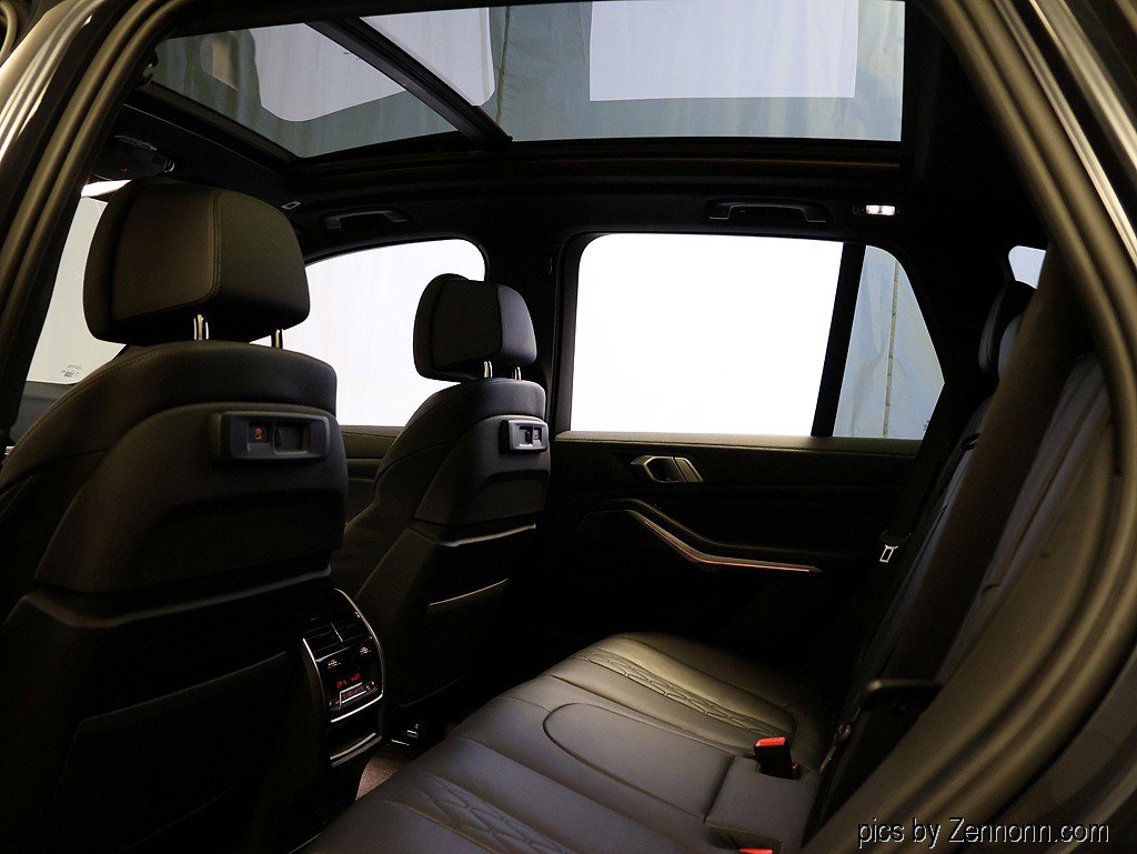 Used 2022 BMW X5 xDrive40i w/ M Sport Package AWD/4WD image 13