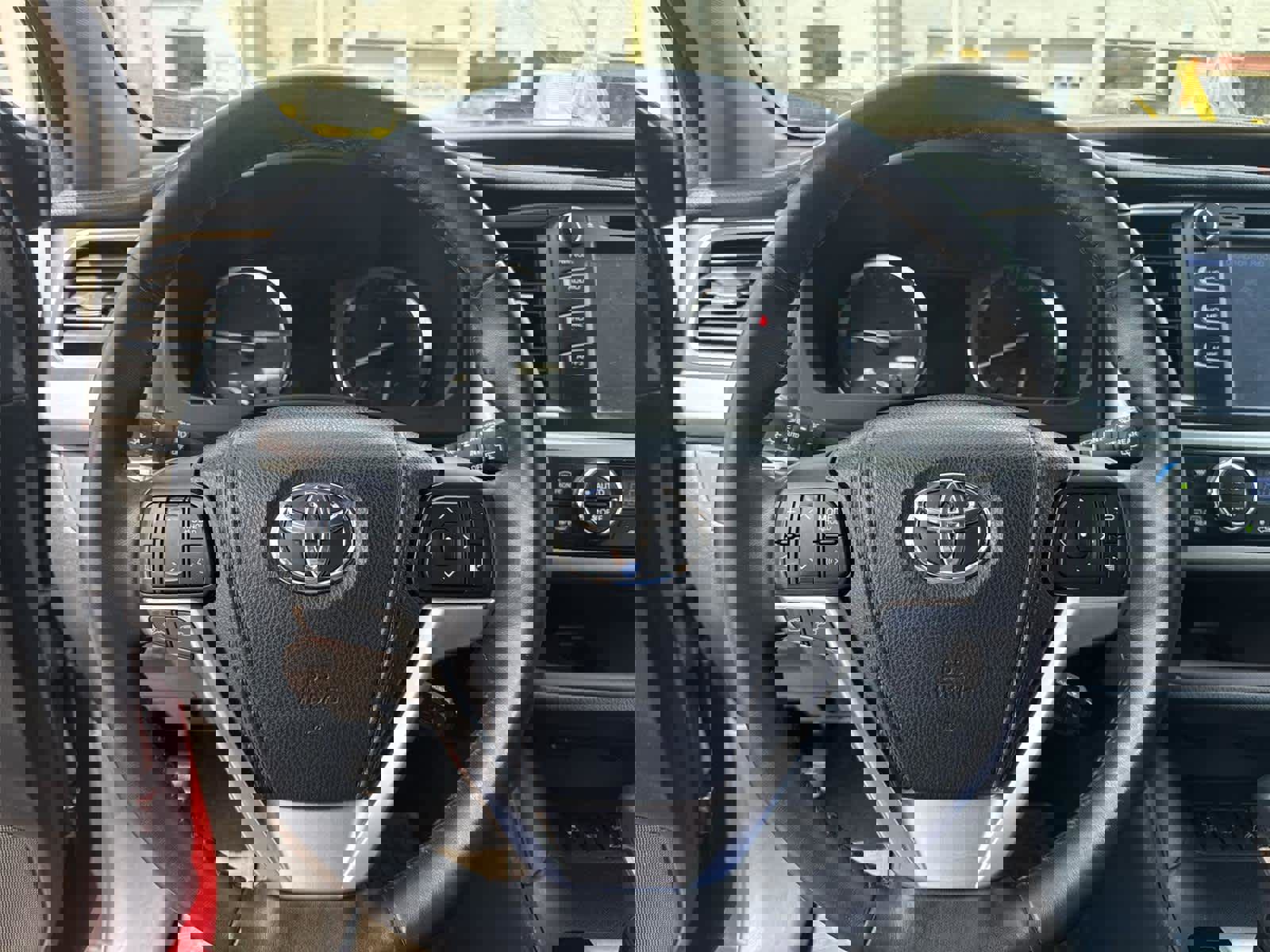 Used 2015 Toyota Highlander XLE AWD/4WD image 17