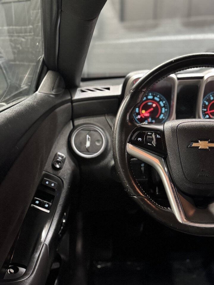 Used 2015 Chevrolet Camaro LT RWD image 12