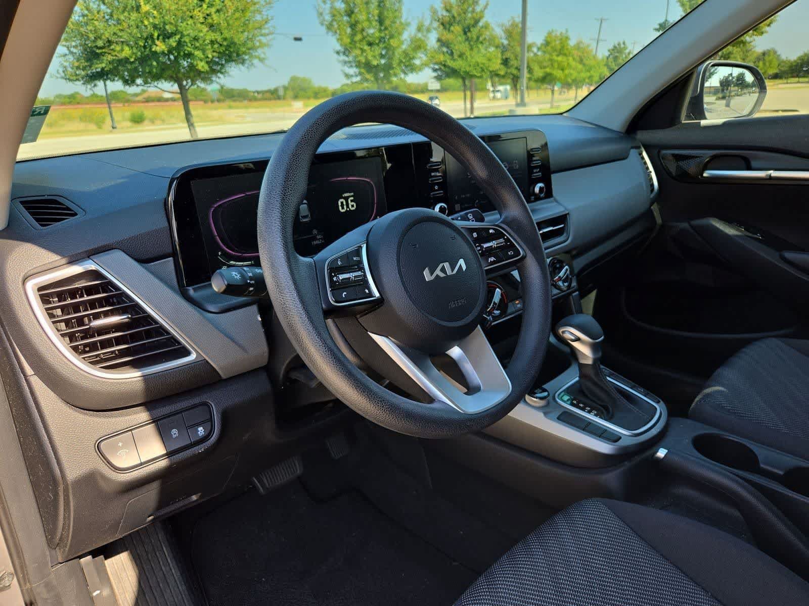 Certified 2024 Kia Seltos LX AWD/4WD image 2