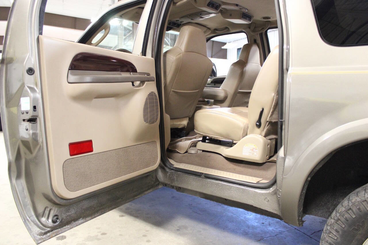 Used 2004 Ford Excursion Limited image 35