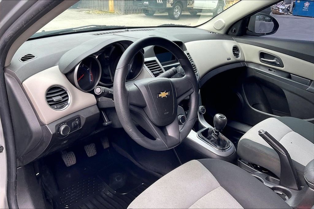 Used 2011 Chevrolet Cruze LS FWD image 16