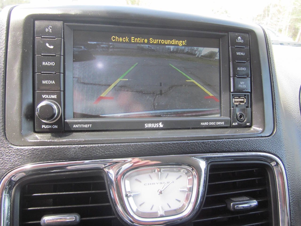Used 2015 Chrysler Town & Country Touring FWD image 25