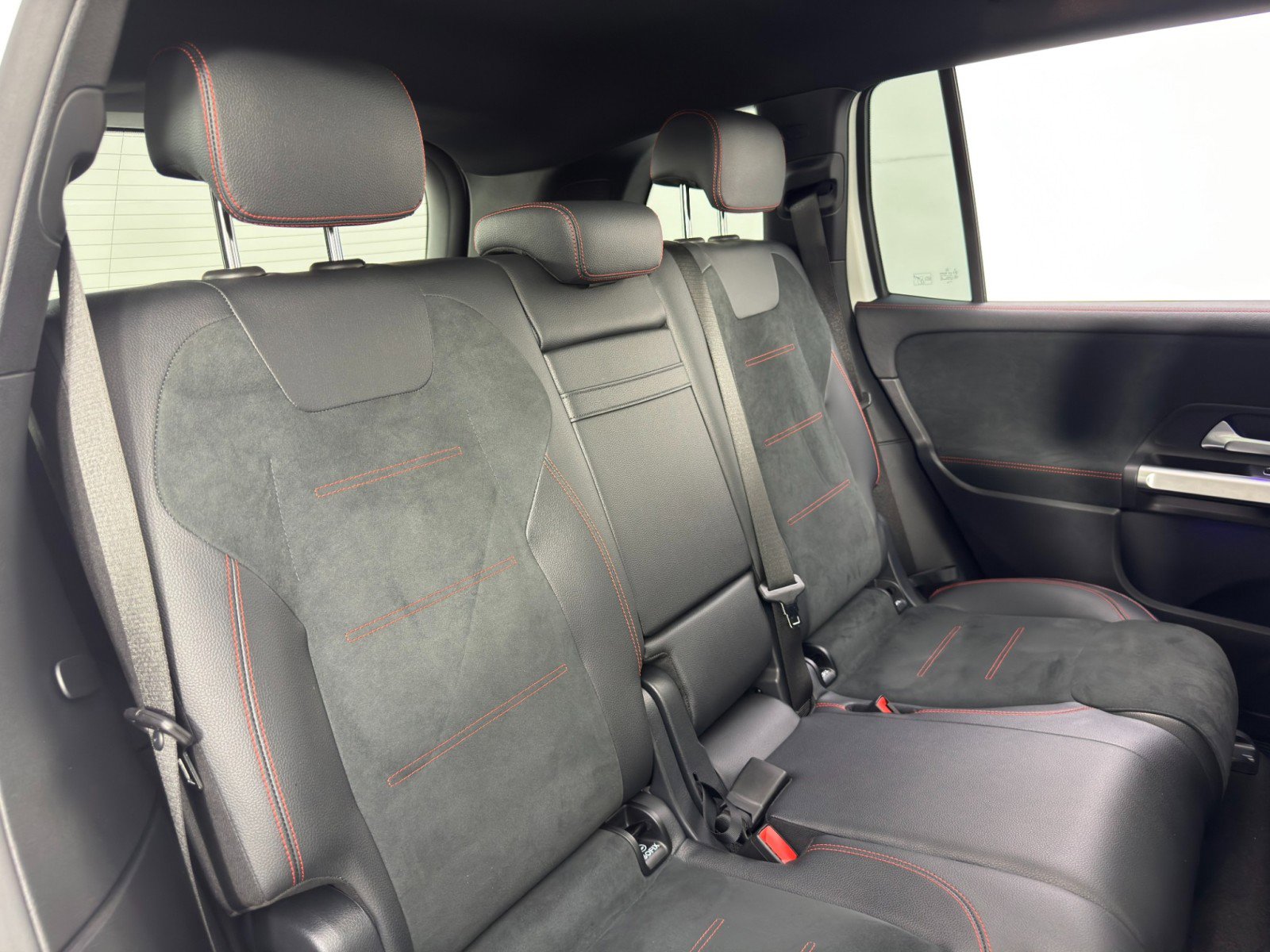 Used 2022 Mercedes-Benz EQB 350 4MATIC image 39