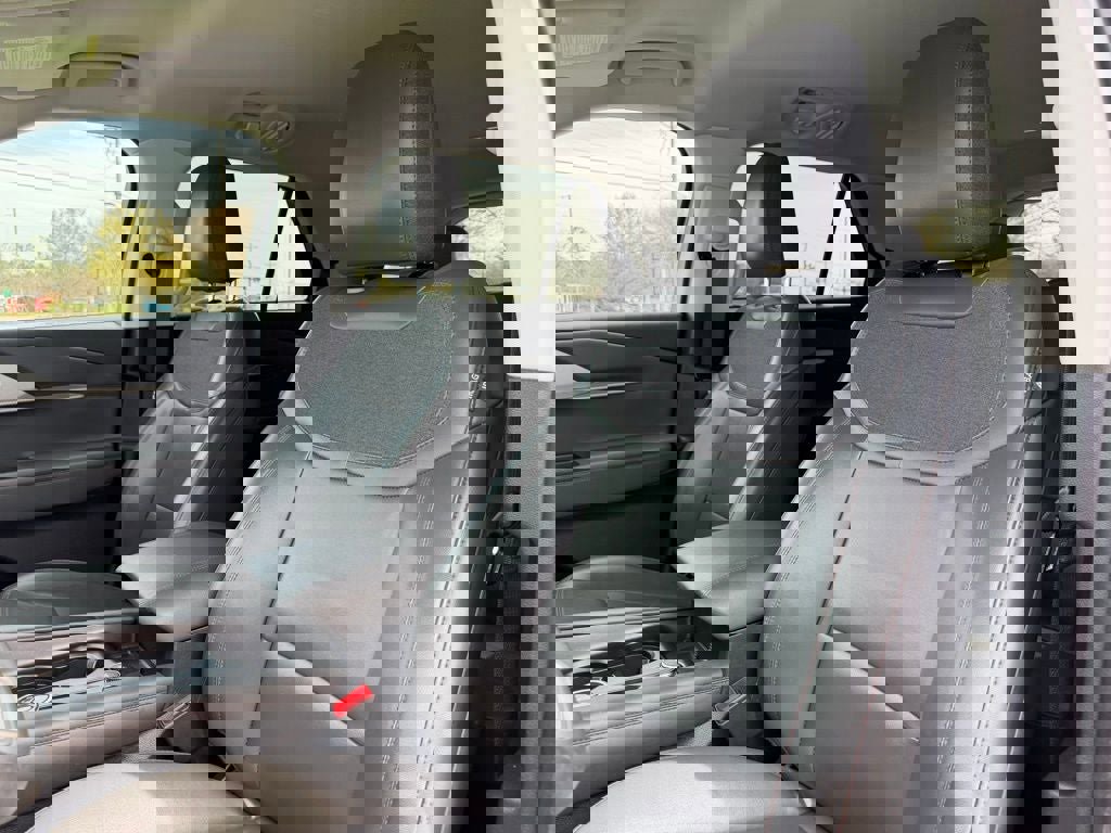 Certified 2025 Ford Explorer Active w/ Active Comfort Package image 24