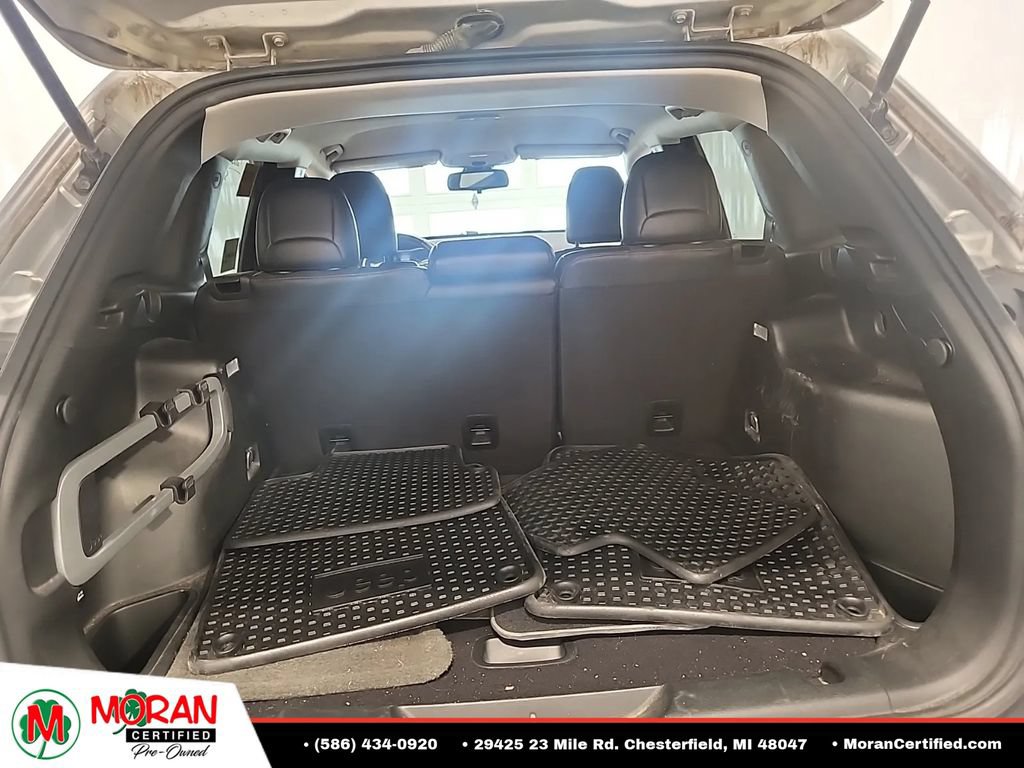 Used 2017 Jeep Cherokee Trailhawk w/ Cold Weather Group AWD/4WD image 12