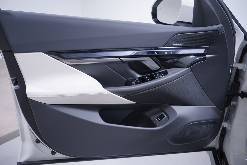 New 2026 BMW i5 eDrive40 w/ M Sport Package image 12