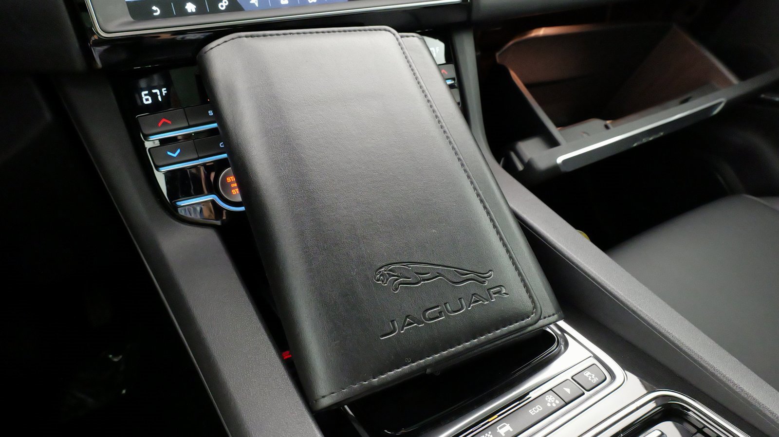 Used 2020 Jaguar F-PACE Premium image 61