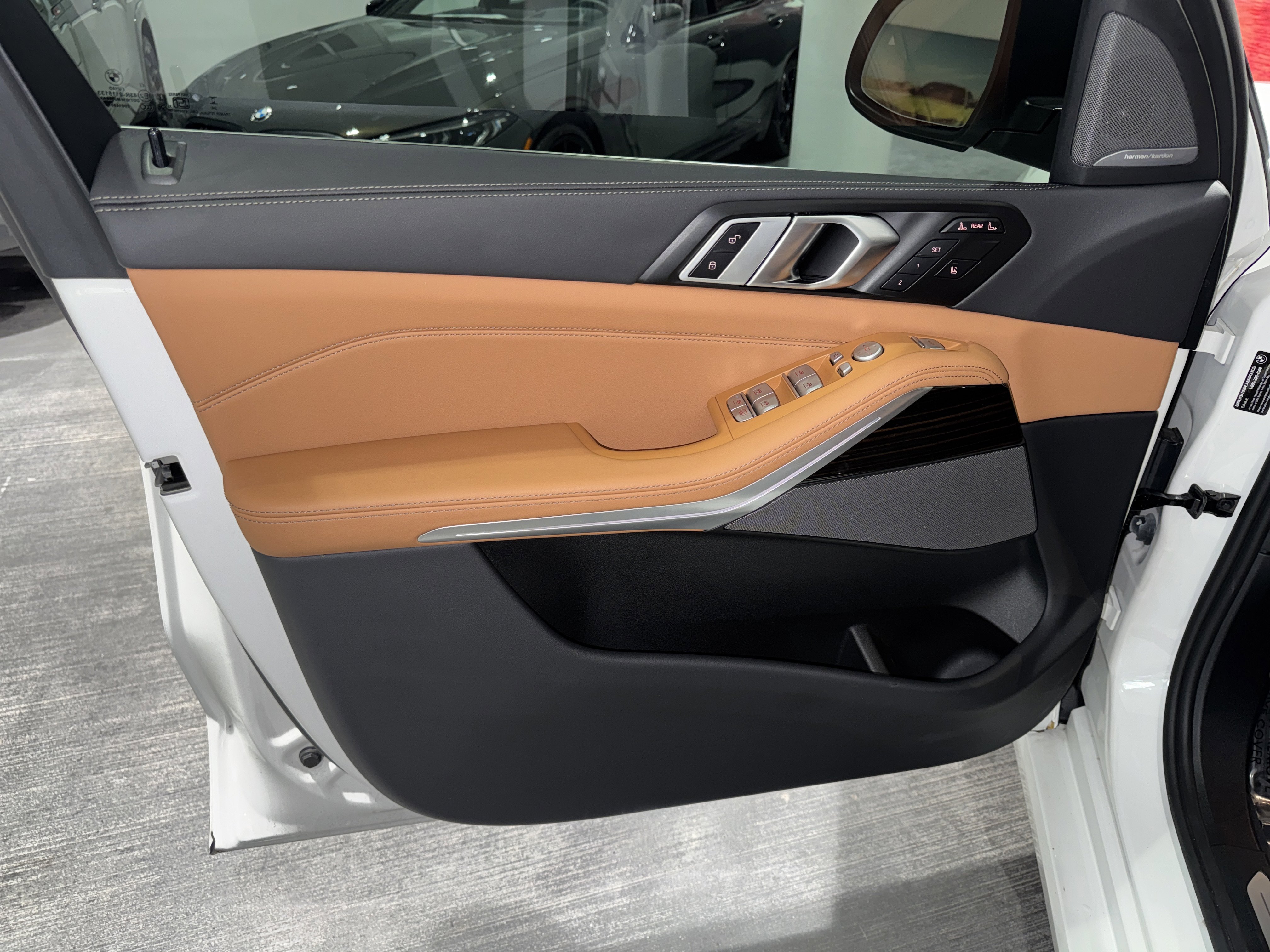 Certified 2025 BMW X7 xDrive40i w/ Premium Package image 17