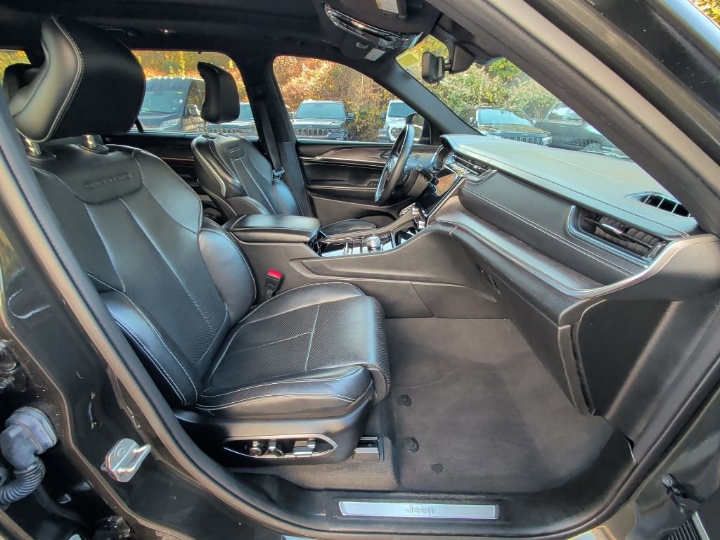 Used 2022 Jeep Grand Cherokee L Overland w/ Luxury Tech Group IV image 17