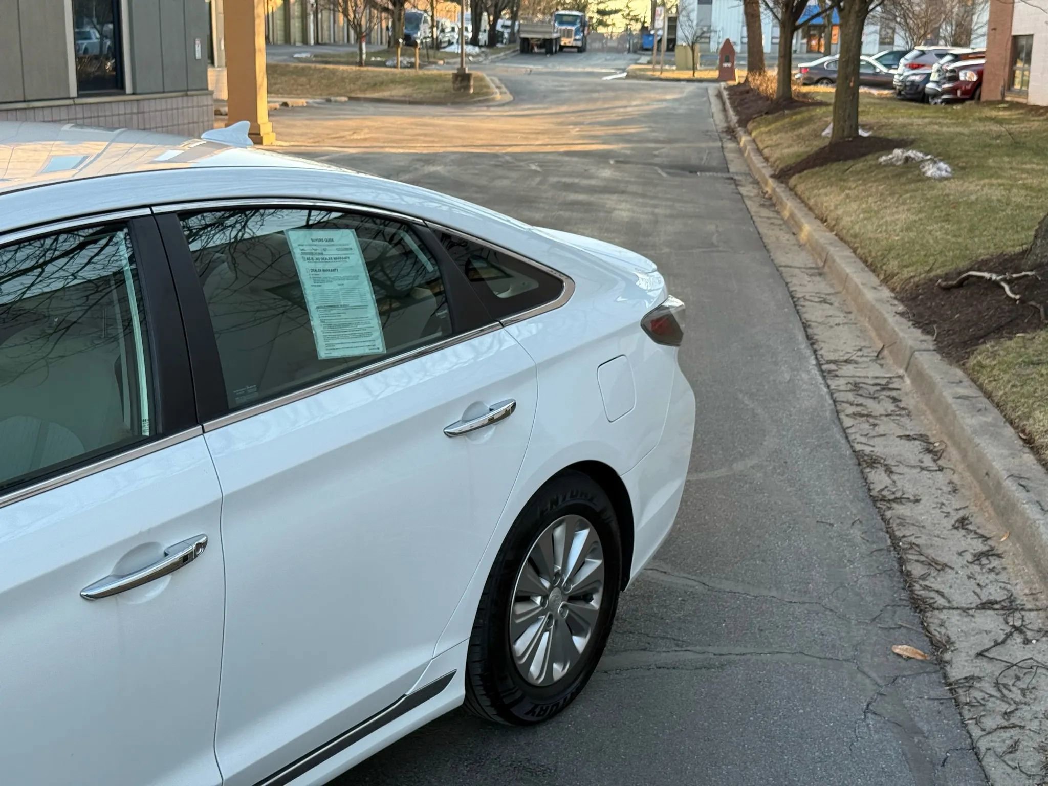 Used 2017 Hyundai Sonata SE image 2