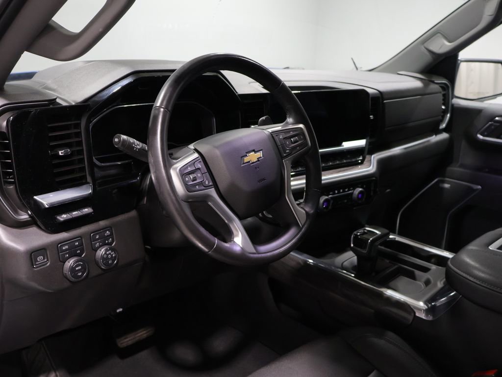 Used 2022 Chevrolet Silverado 1500 LTZ w/ LTZ Premium Package AWD/4WD image 17