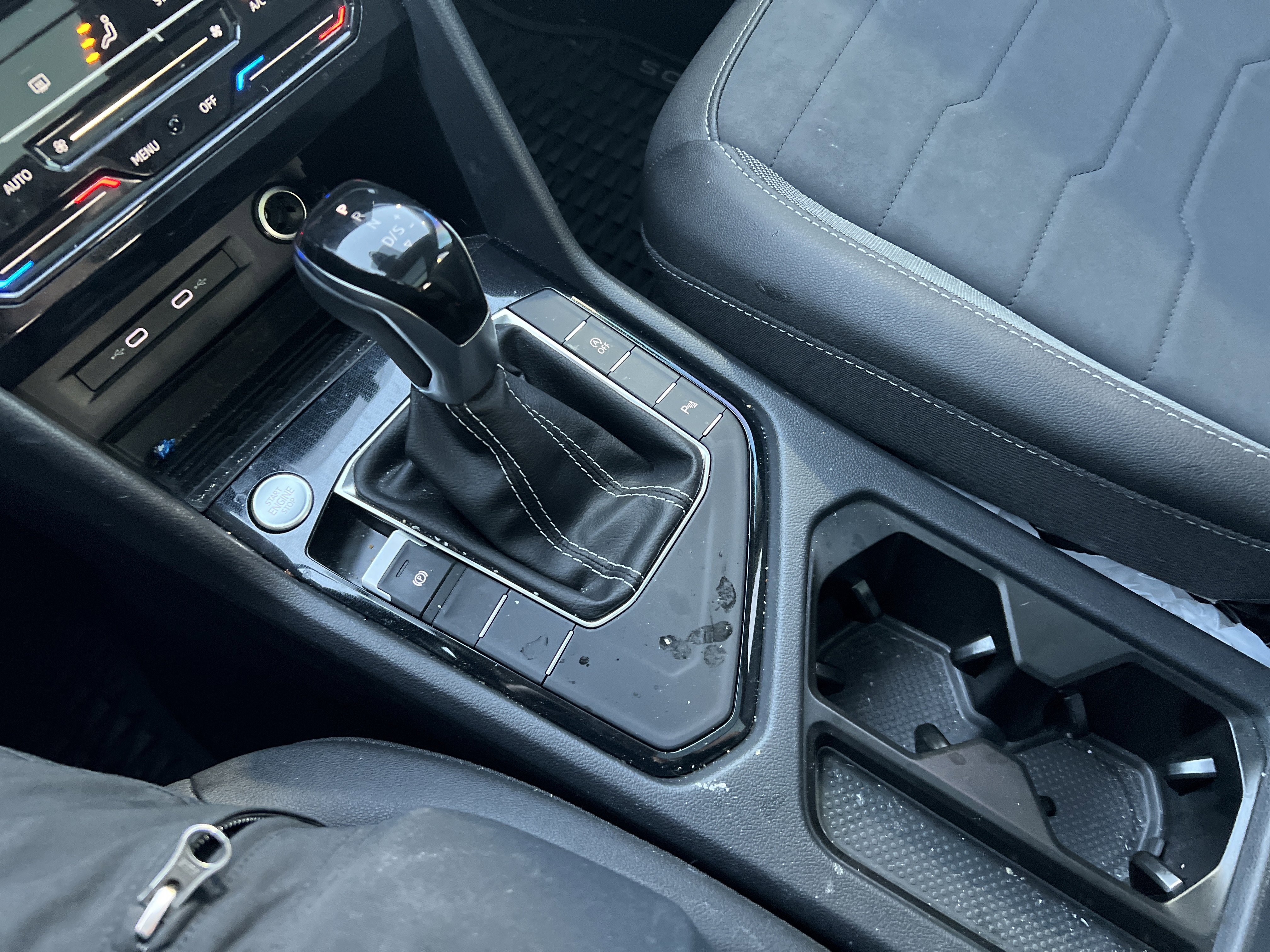 Used 2025 Volkswagen Taos SE image 24