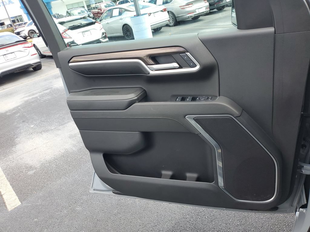 Used 2024 Chevrolet Silverado 1500 LT AWD/4WD image 29