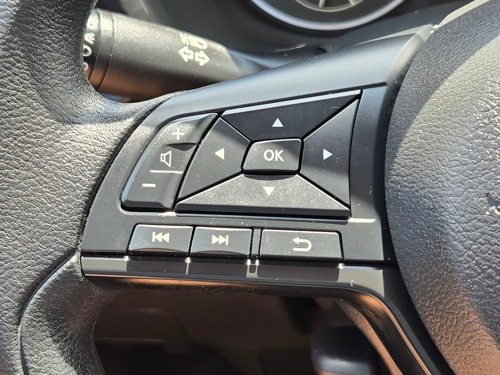 Used 2025 Nissan Sentra S FWD image 31