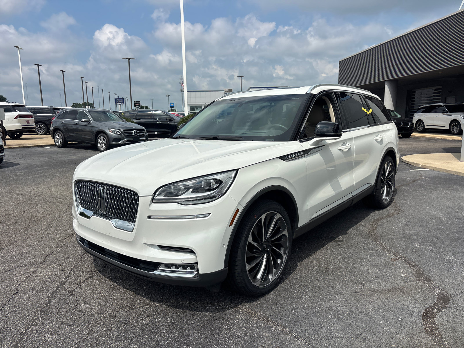 Used 2020 Lincoln Aviator Reserve w/ Equipment Group 202A AWD/4WD image 3