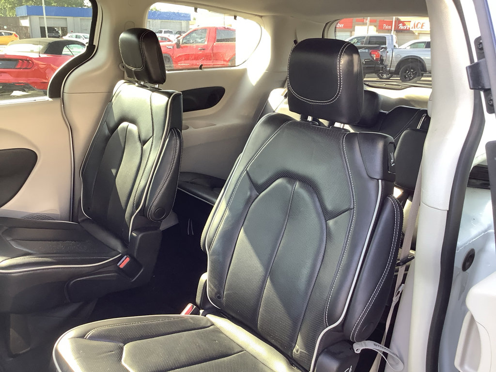Used 2023 Chrysler Pacifica Limited FWD image 11