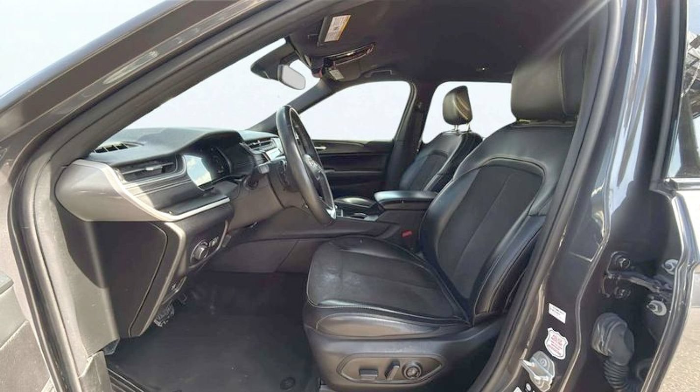 Used 2023 Jeep Grand Cherokee L Laredo AWD/4WD image 15