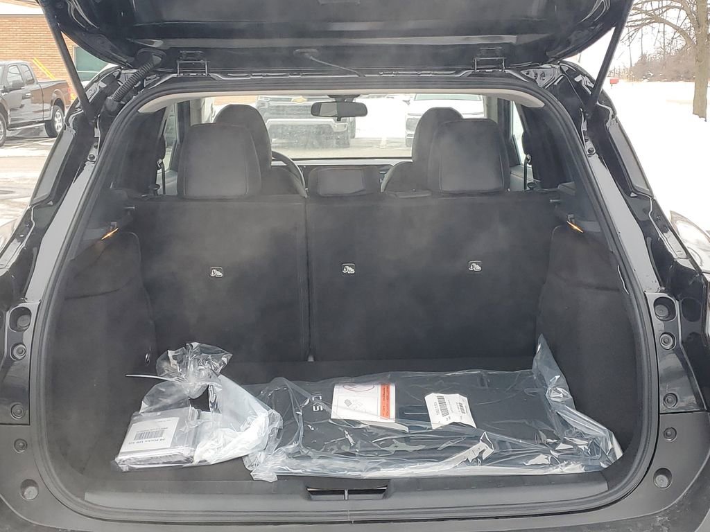 New 2026 Nissan Kicks SR w/ Cold Weather Package AWD/4WD image 7