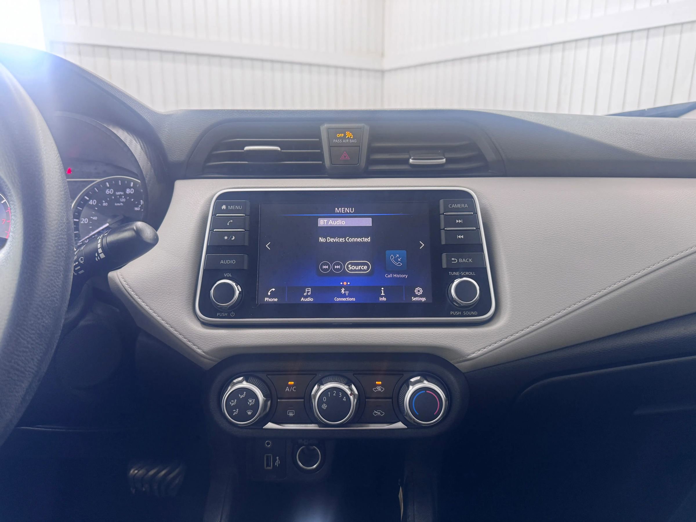 Used 2021 Nissan Versa SV FWD image 18