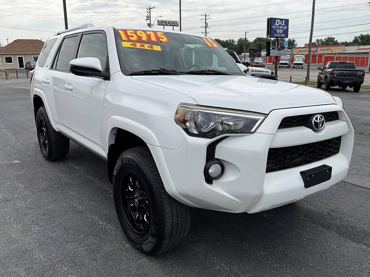 Used 2015 Toyota 4Runner SR5 w/ Four Season Floor Mat Package AWD/4WD image 7