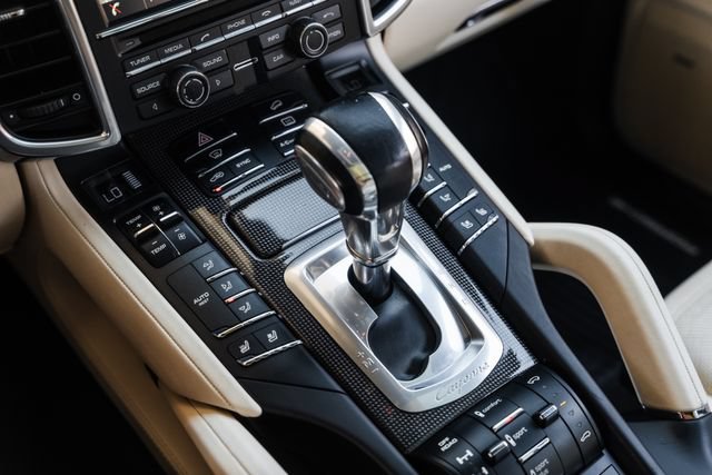 Used 2016 Porsche Cayenne Turbo AWD/4WD image 15