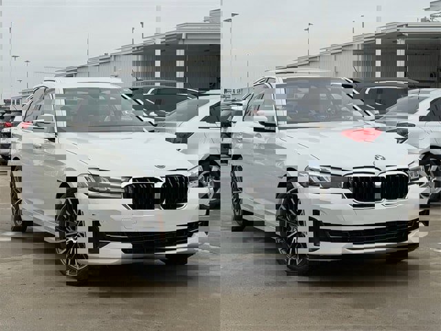 Used 2023 BMW 530e image 2