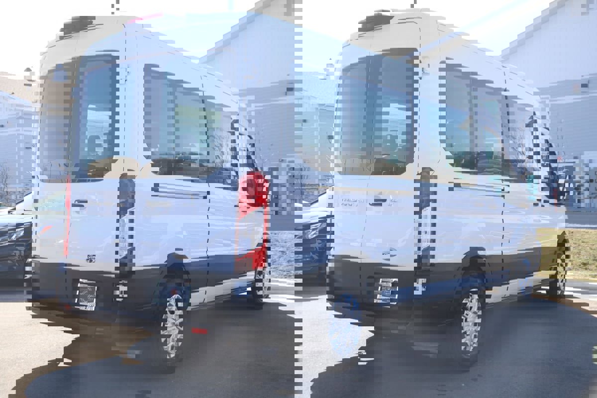 Used 2022 Ford Transit 350 XLT image 3