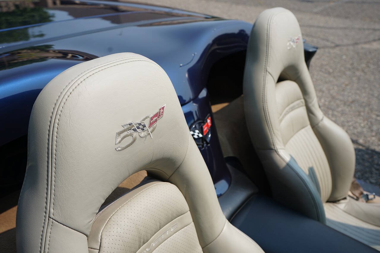 Used 2000 Chevrolet Corvette Convertible RWD image 18