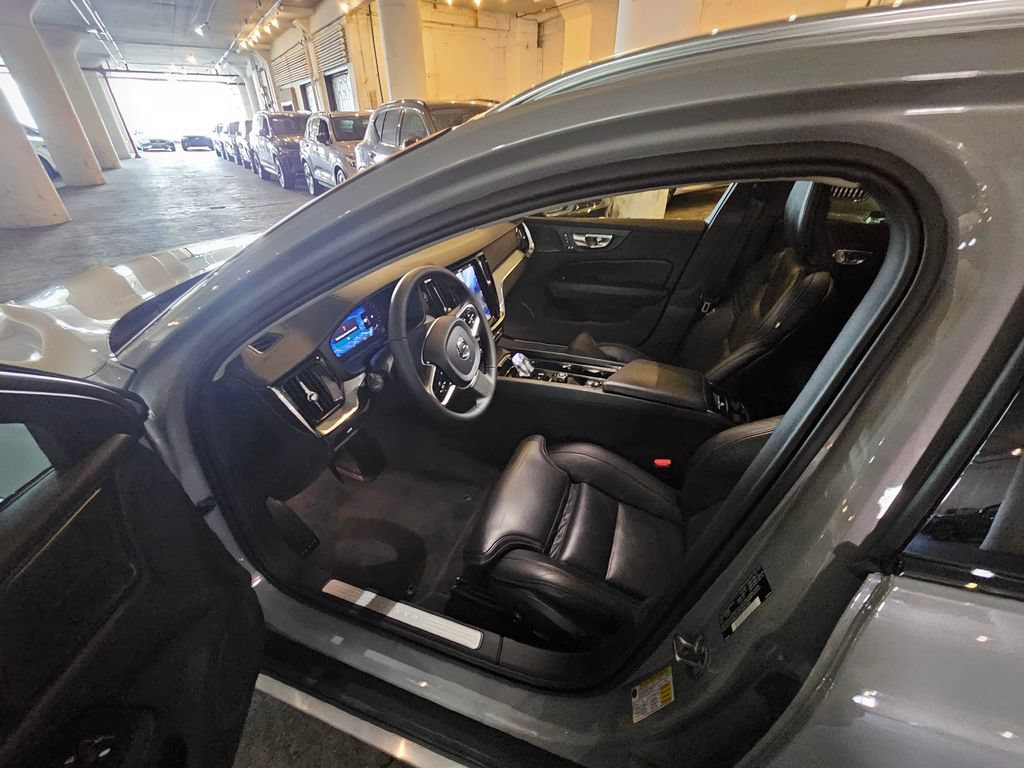 Certified 2025 Volvo V60 B5 Cross Country Ultra AWD/4WD image 17