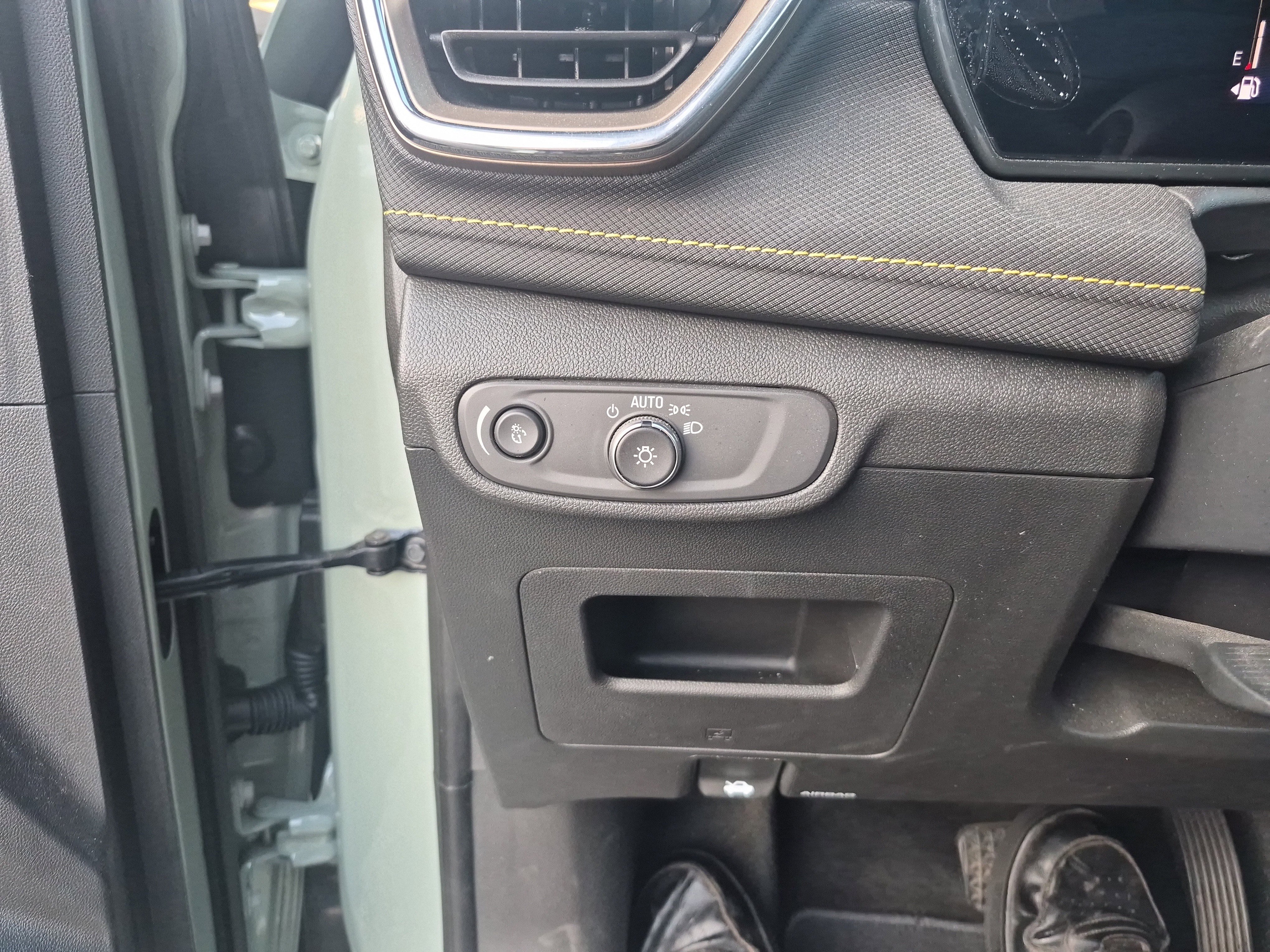 Used 2025 Chevrolet TrailBlazer ACTIV w/ Convenience Package FWD image 19