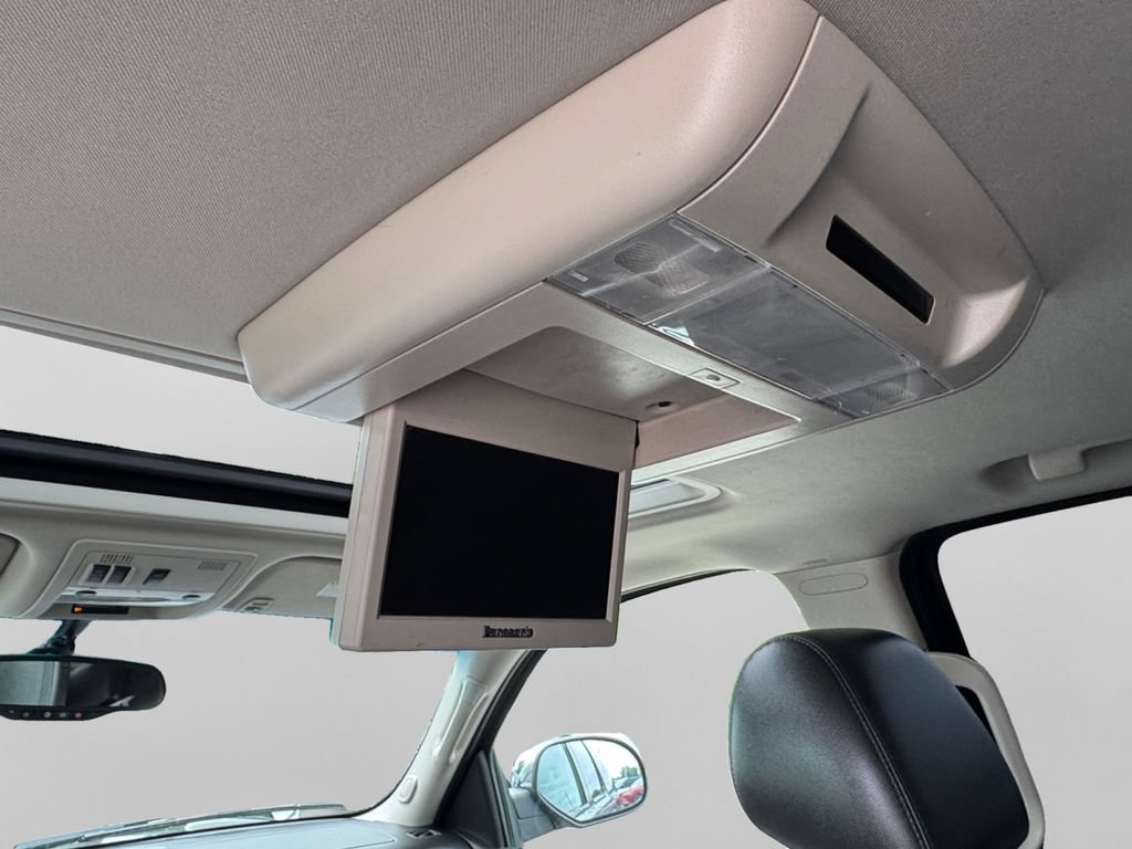 Used 2013 Chevrolet Suburban LTZ AWD/4WD image 21