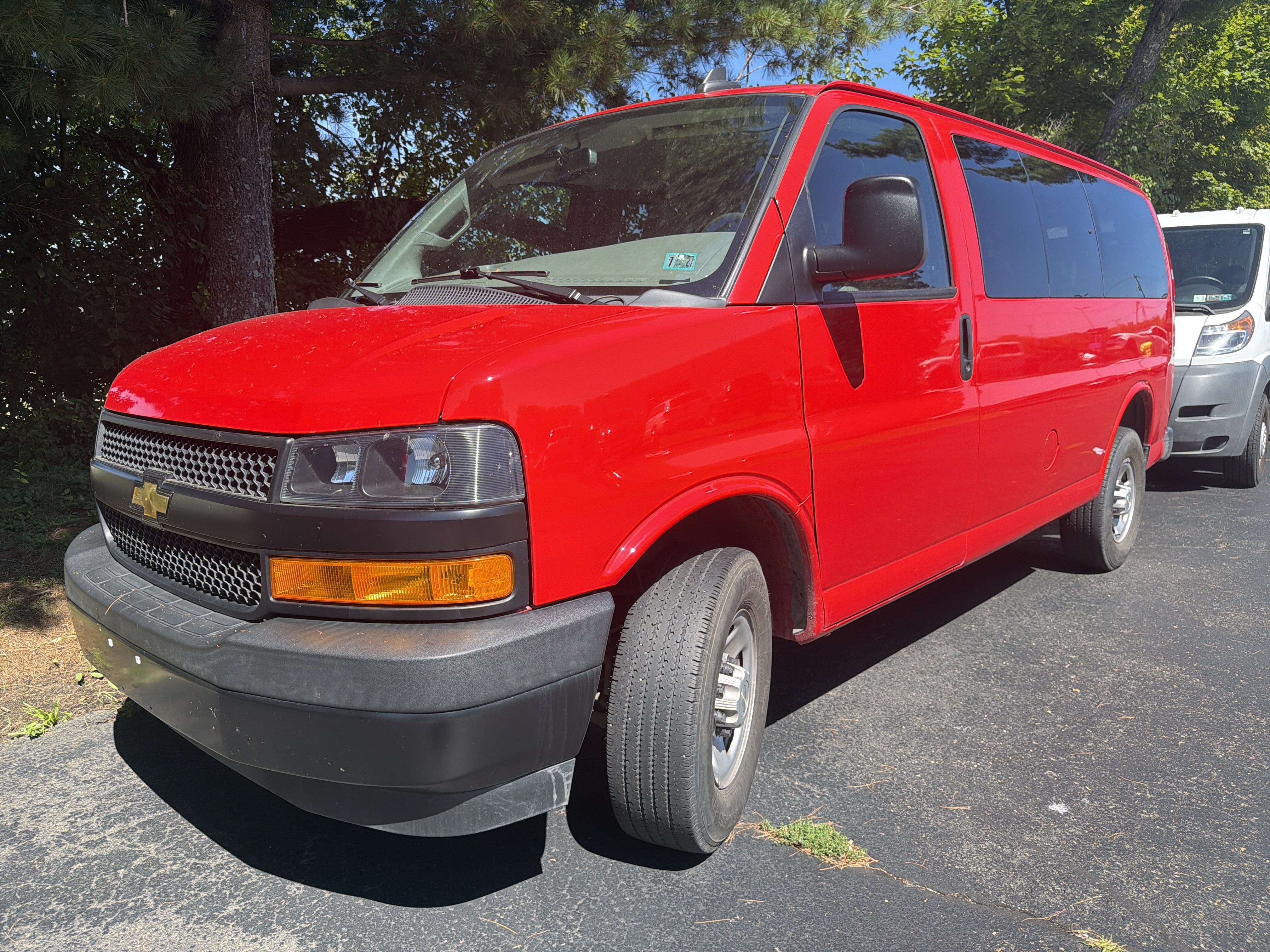 Used 2022 Chevrolet Express 3500 LS RWD image 4