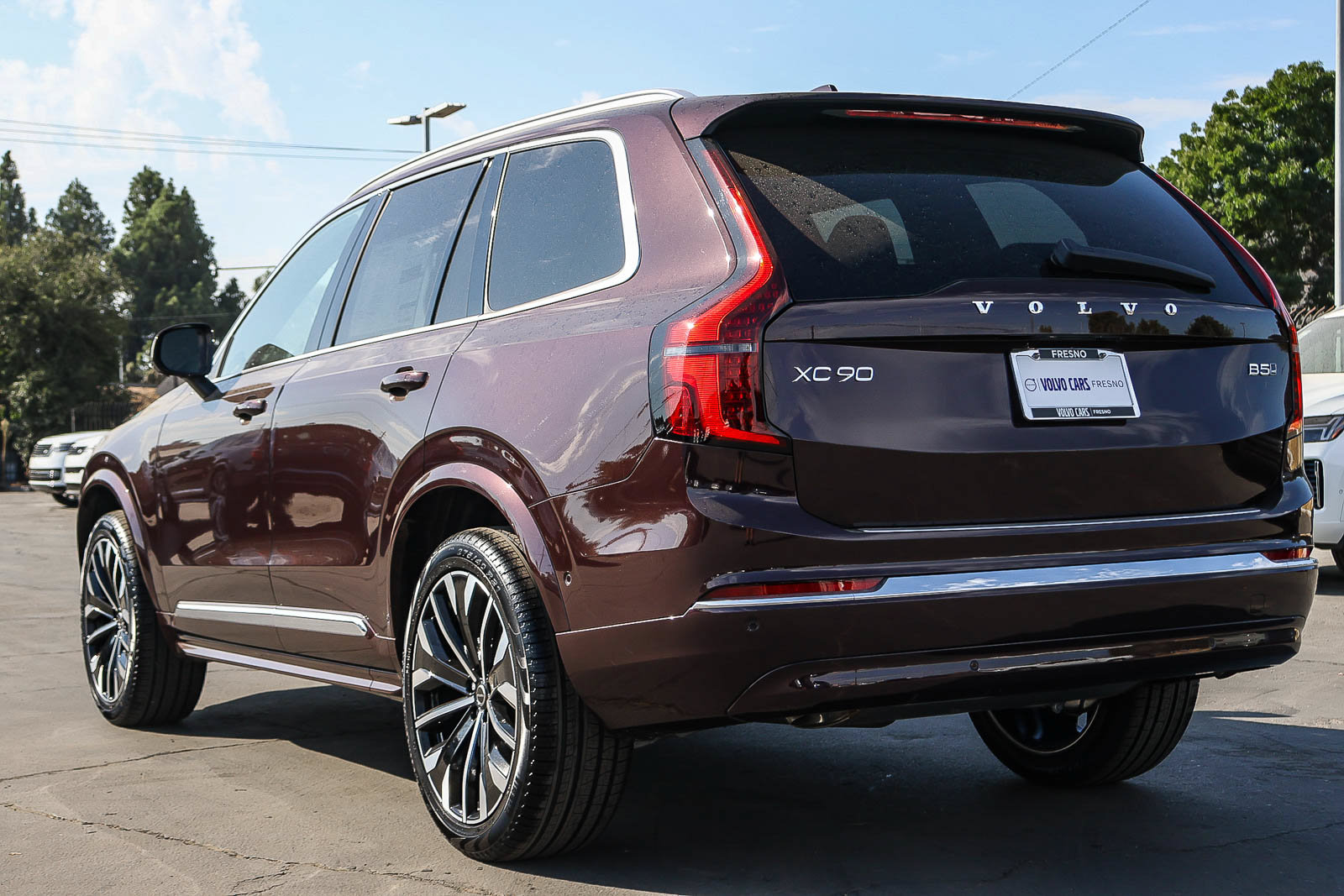 New 2026 Volvo XC90 B5 Plus w/ Protection Package Premier AWD/4WD image 5
