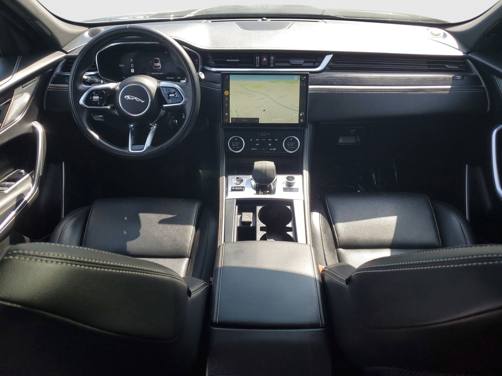 Used 2024 Jaguar F-PACE R-Dynamic S image 10