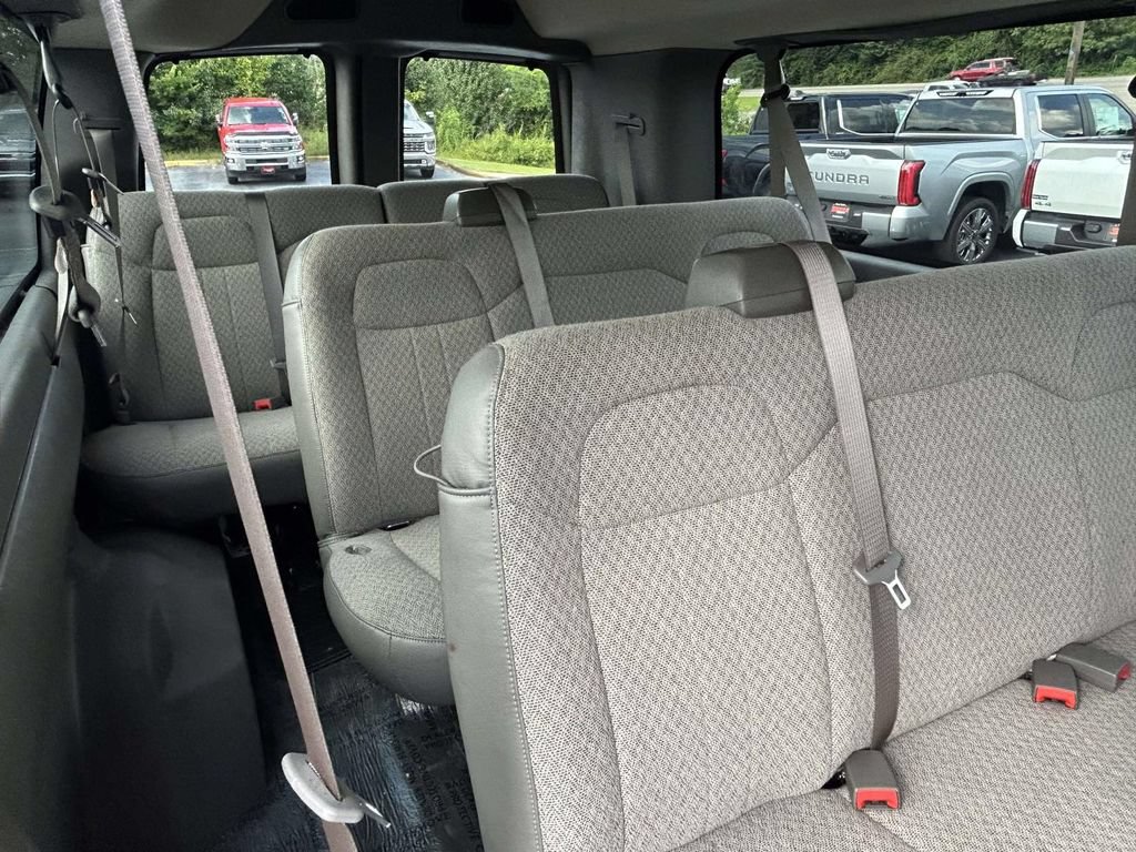 Used 2026 GMC Savana 3500 LT w/ LT Preferred Equipment Group RWD image 13