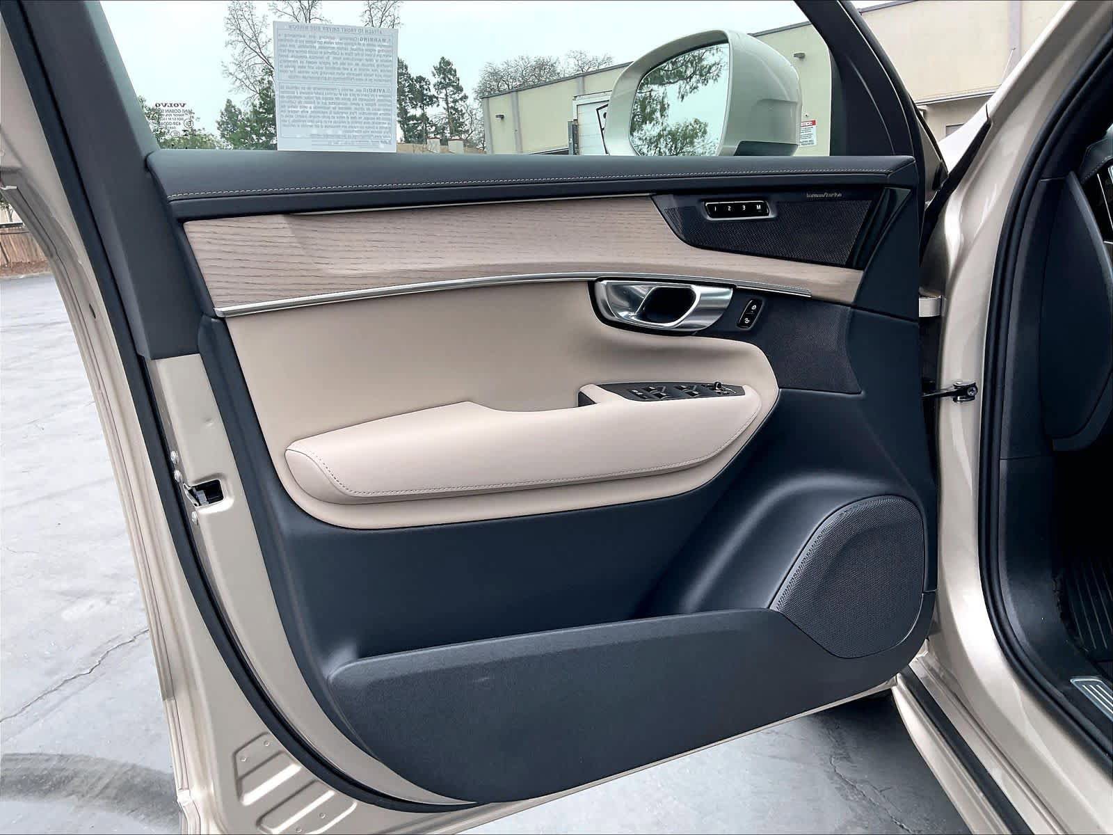 New 2026 Volvo XC90 T8 Plus w/ Protection Package AWD/4WD image 24