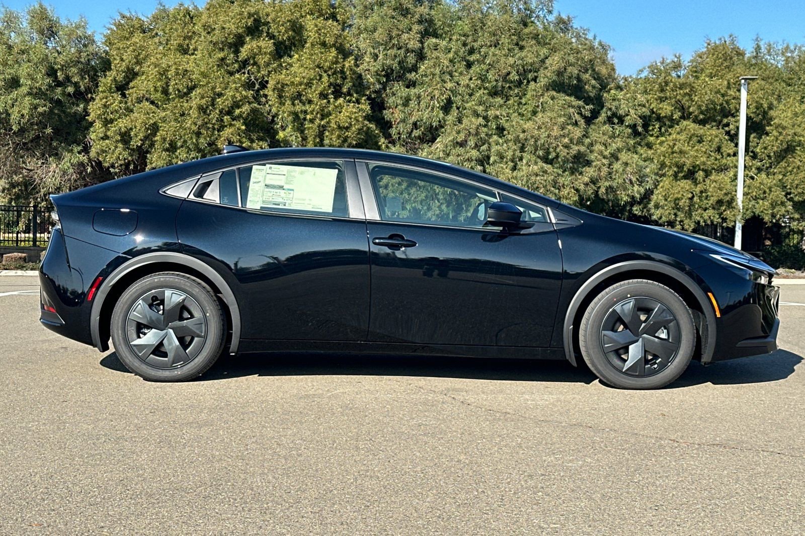 New 2026 Toyota Prius Plug-In Hybrid FWD image 3