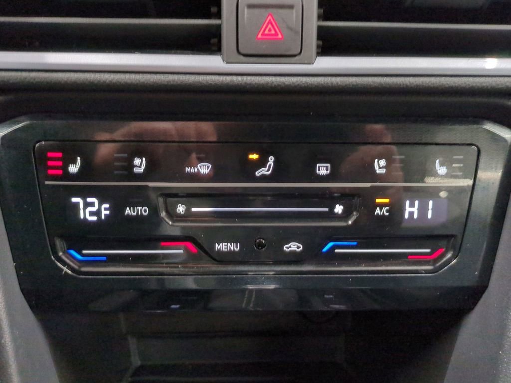 Used 2025 Volkswagen Taos SEL image 27