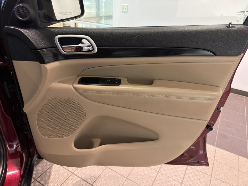 Used 2020 Jeep Grand Cherokee Laredo image 26